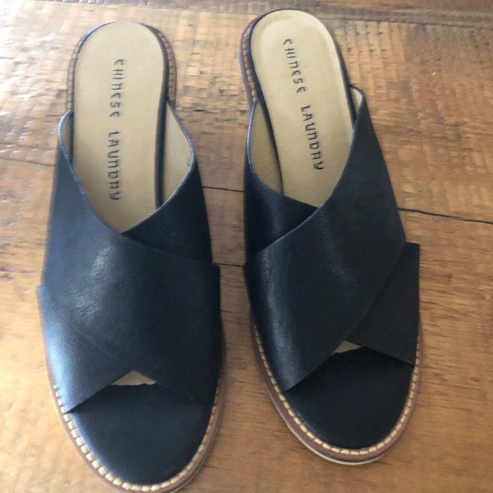 Leather black sandal